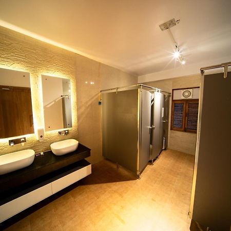 Pokhara Backpackers Hostel Bagian luar foto